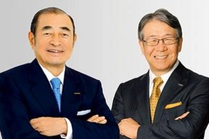 Шигетака Комори (справа) и Кенжи Сукено
