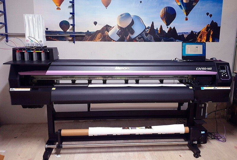 Инженер «Смарт-Т» установил экосольвентный принтер Mimaki CJV150-160 
